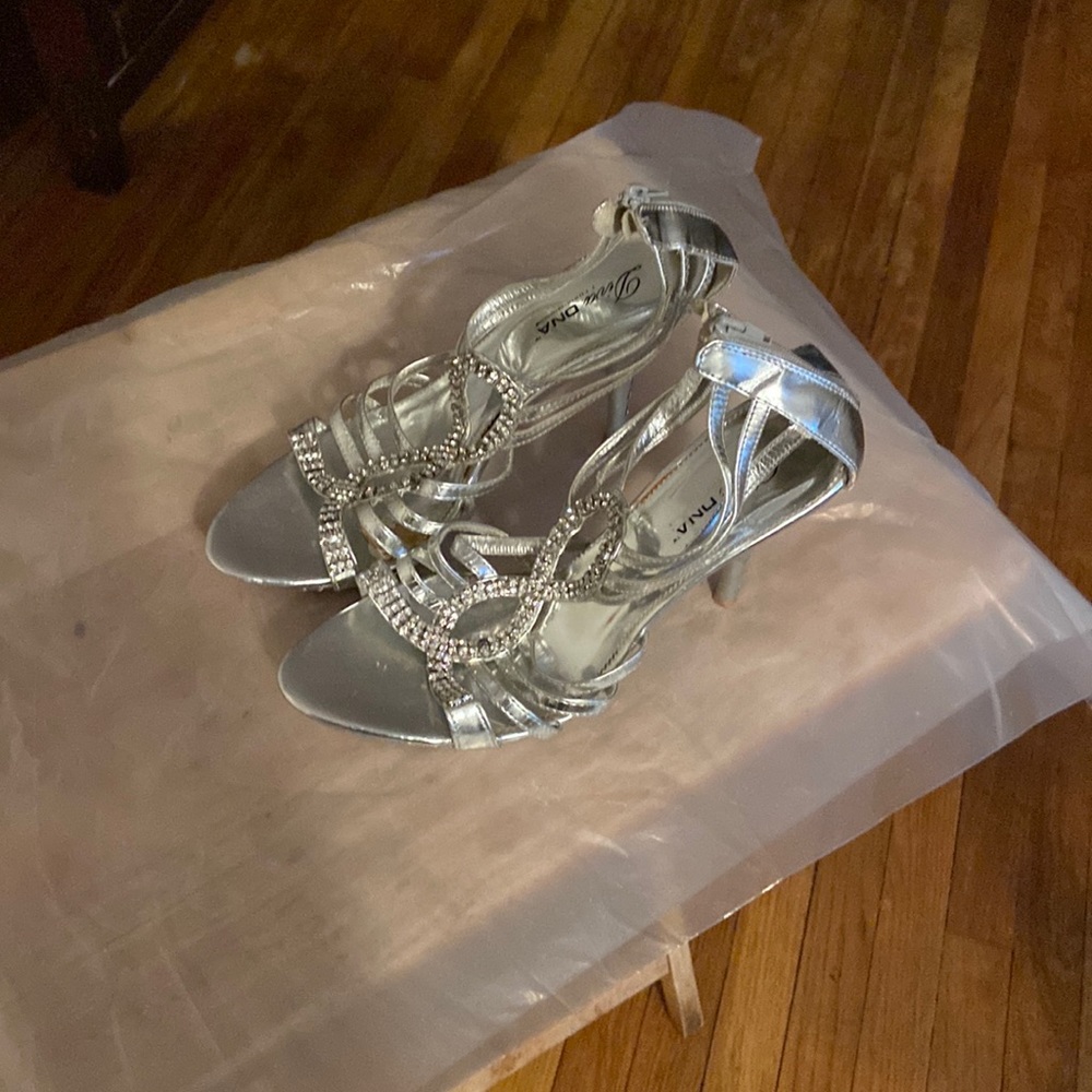 Silva shoes size 10 with who rhinestones